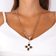 Collana in Metallo con pendente a forma di croce impreziosito da cristalli neri e bianchi