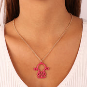 Collana in Metallo con pendente a forma di bambina con smalto rosa