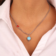 Collana in Metallo con cuore rosso e campanella portafortuna pendente con smalto azzurro, impreziosita da punto luce