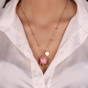 Collana in Metallo con campanella grande rosa e scritta Capri impreziosito da cristalli bianchi