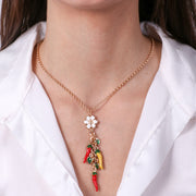 Collana in Metallo con peperoncini pendenti e fiore bianco