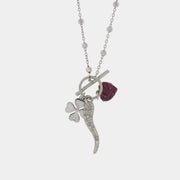 Collana in Argento 925 con ciondoli a forma di cuore con zirconi rossi, corno portafortuna impreziosito da zirconi bianchi e quadrifoglio